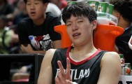 队记：杨瀚森已经赢得波特兰球迷喜爱 他是开拓者潜在进攻枢纽