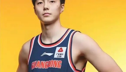低迷，胡明轩被交易？曝广东探讨窗口期交易，谁注意朱芳雨表态|广东男篮|徐杰|篮板|广东宏远|伤病_新浪体育_新浪新闻
